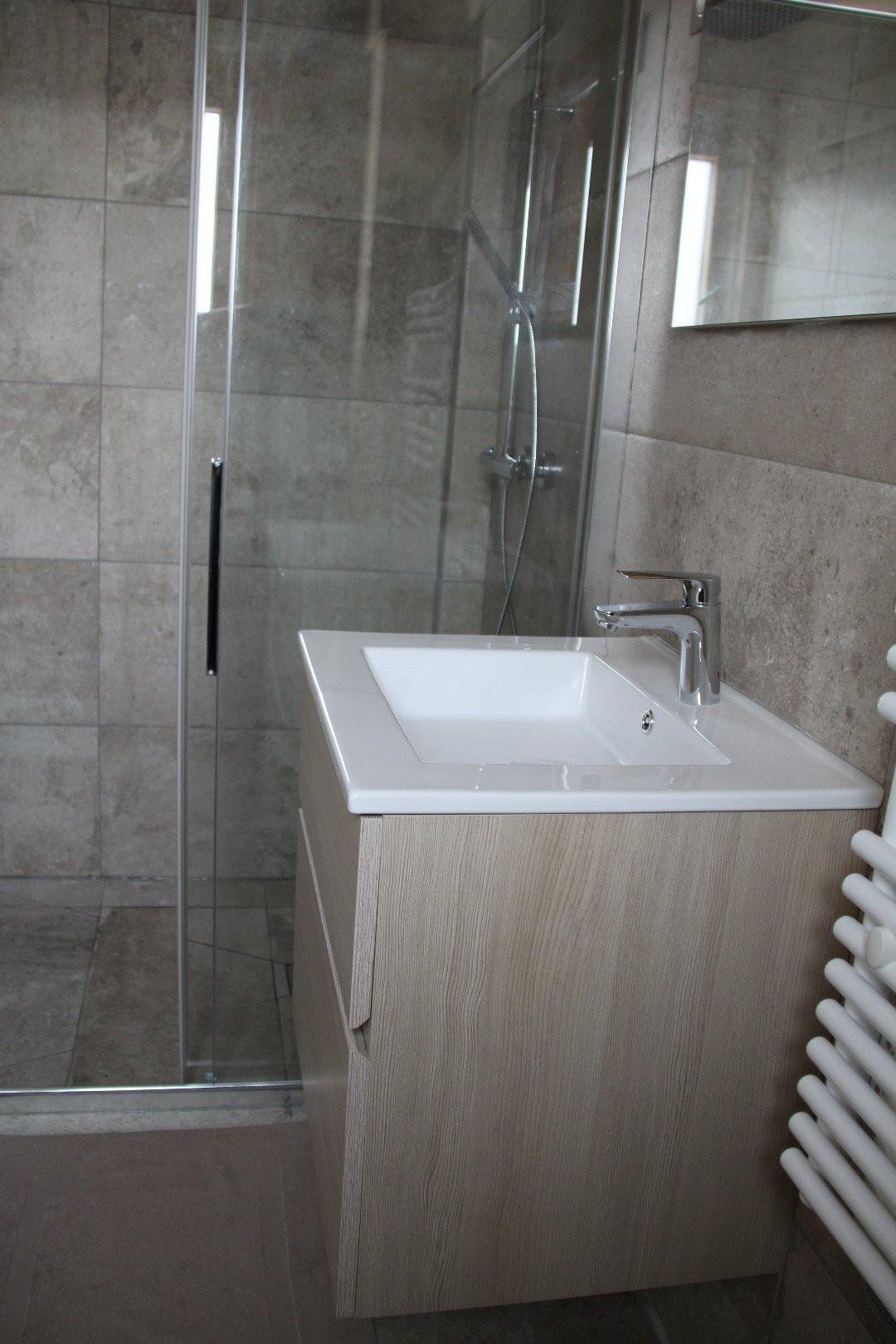 salle de bains de la chambre parentale privé wc ,douche vasque